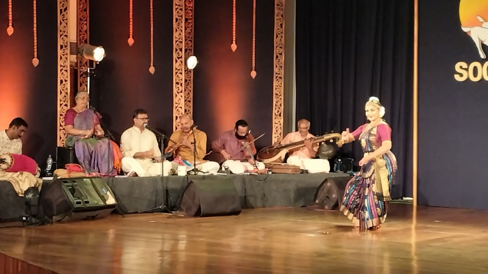 Monu Tours - Explore India and Southeast Asia with Locals